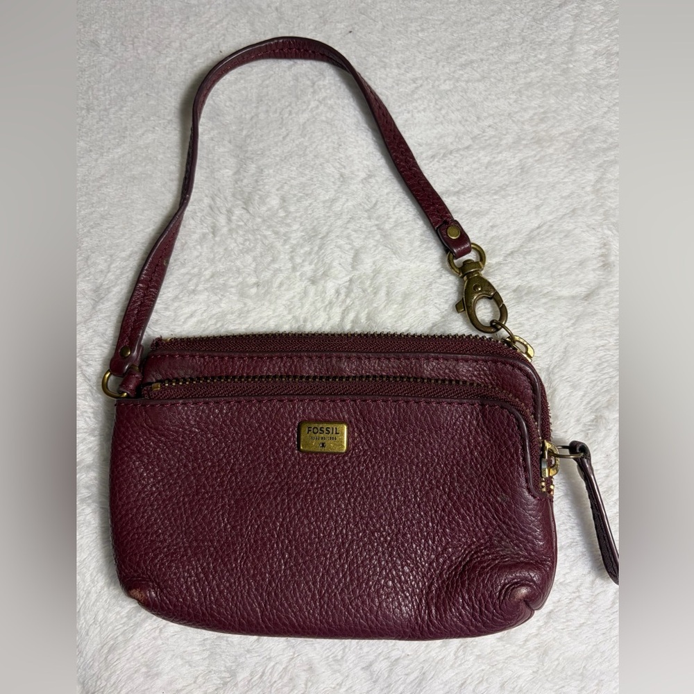 Fossil Women'sā Claret Leather Wristlet